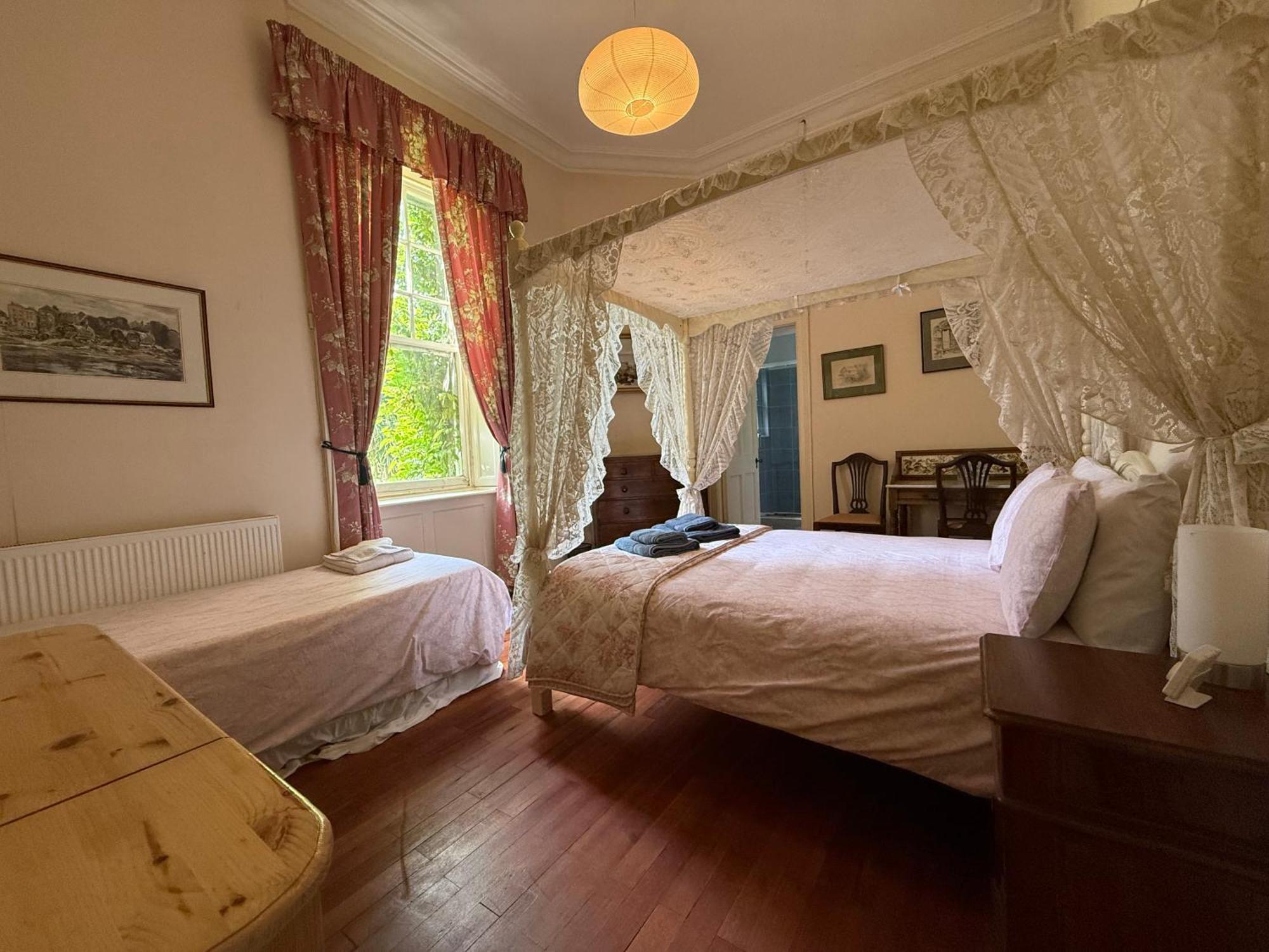 Parteen A Lax, River House & Gardens Pousada